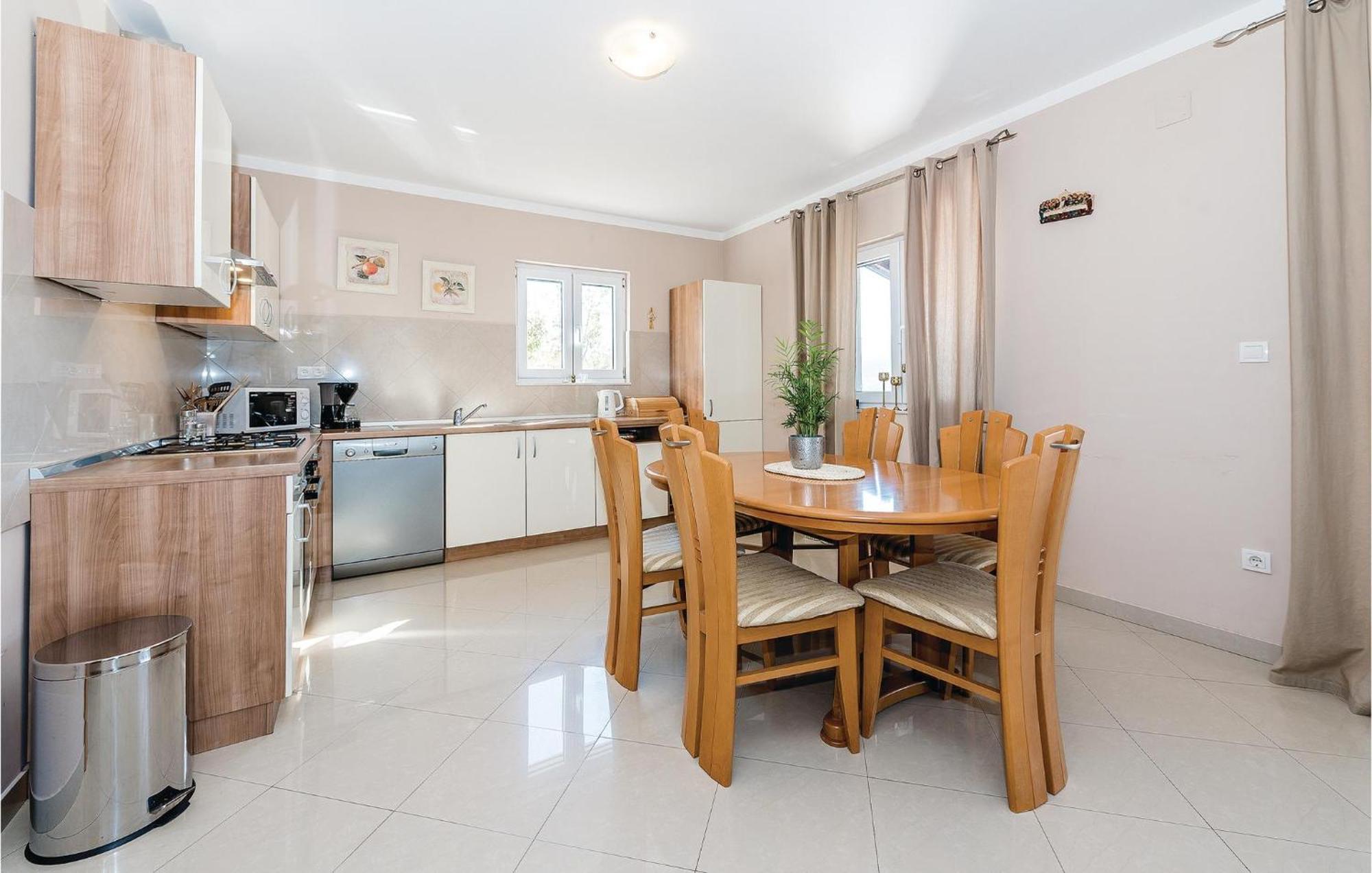 Gorgeous Home In Kijevo With Kitchen Extérieur photo